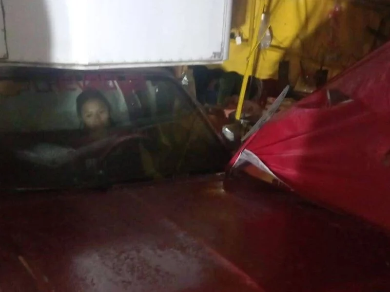 Conductora en aparente estado de ebriedad atropella a ambulantes en Loma Bella  