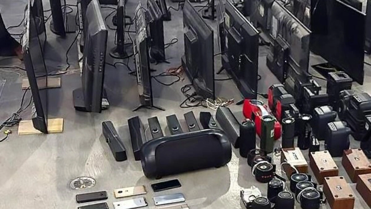 Aseguran decenas de pantallas y televisores en el penal de San Pedro Cholula