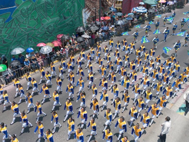 Con alegría y emoción, miles de poblanos vivieron el Desfile del 5 de Mayo  