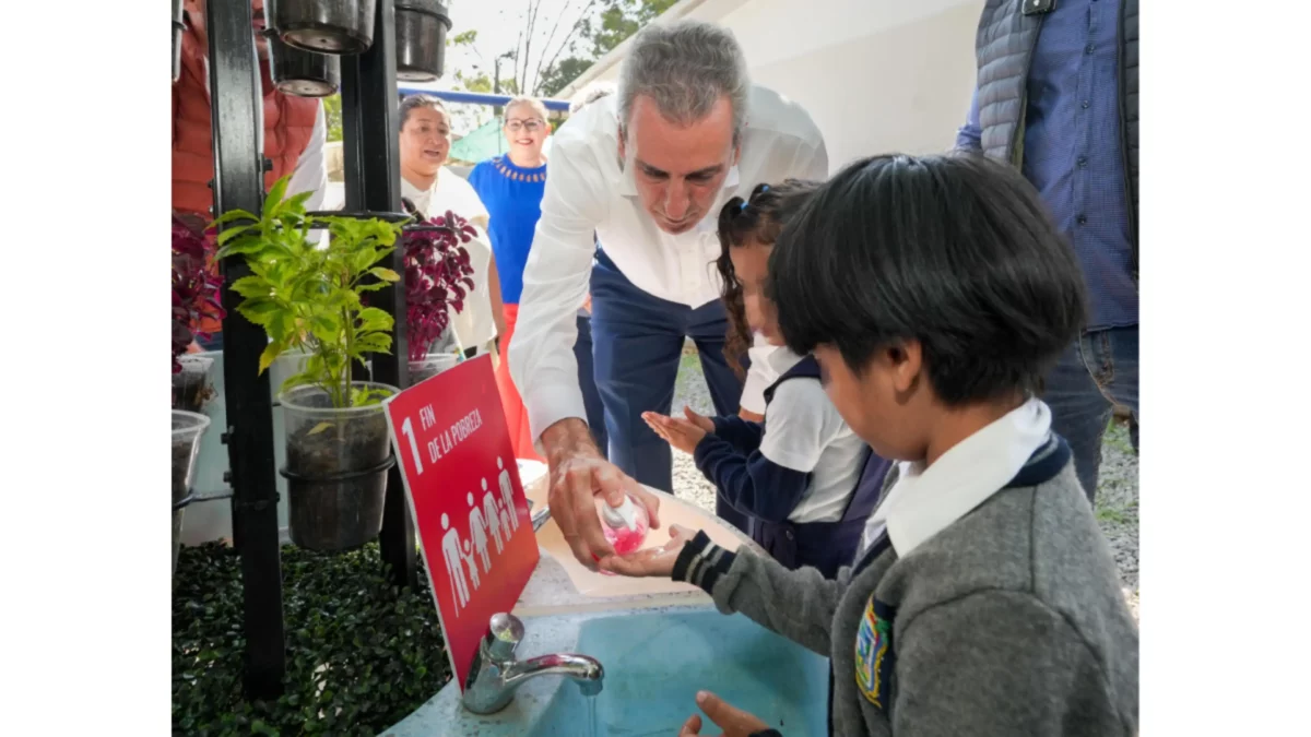 Atestigua Pepe Chedraui donación de captador pluvial en el Preescolar Jorge Murad Macluf