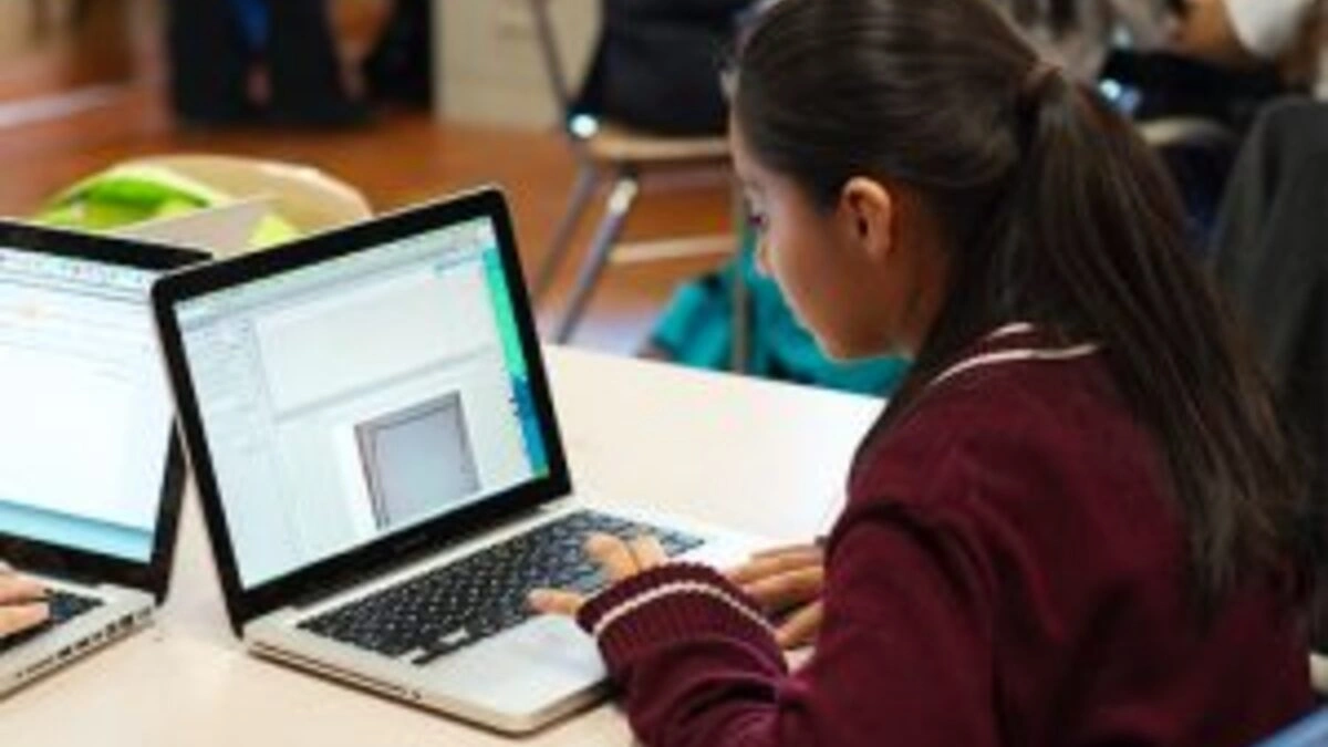 Grace Palomares impulsa reforma para que se dé educación digital en las escuelas de Puebla