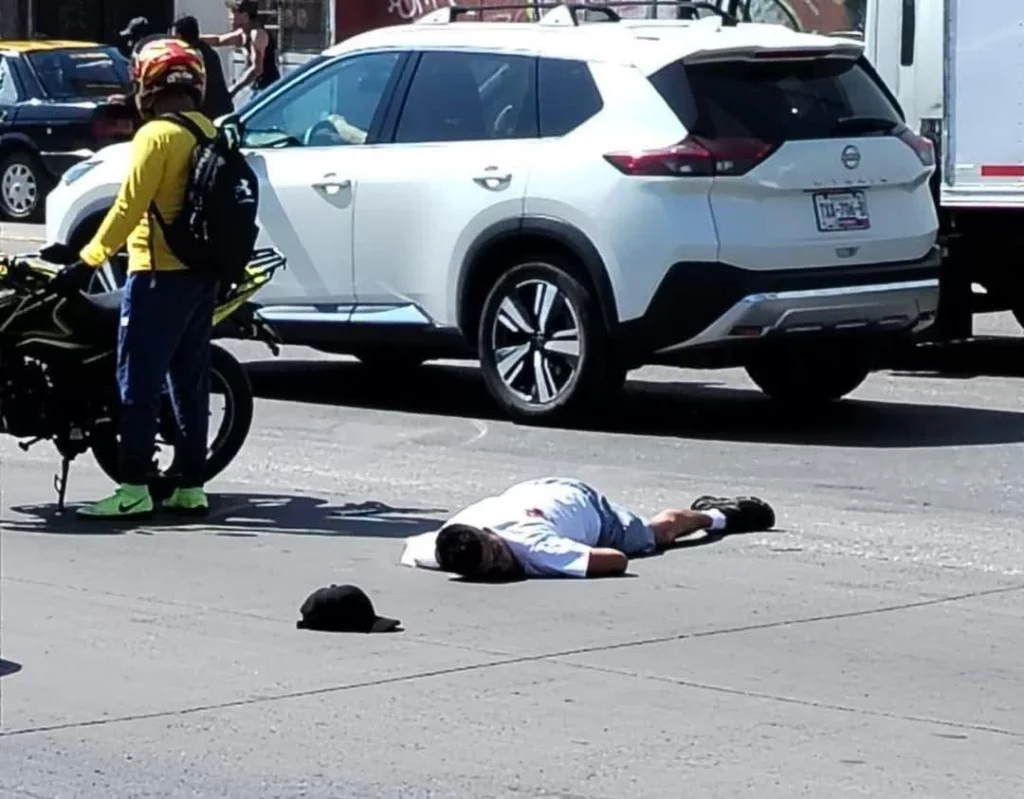 Un hombre fue asesinado a balazos durante un presunto asalto en la carretera federal a Tehuacán, a la altura de la junta auxiliar de San Salvador Chachapa del municipio de Amozoc.