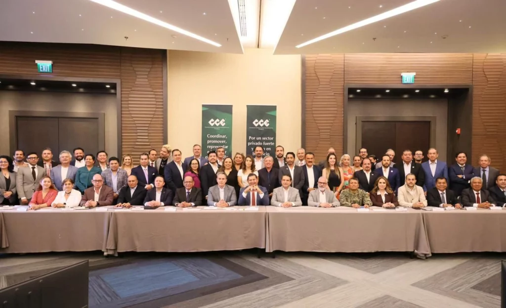 Empresarios de Puebla se reunieron con el gobernador Alejandro Armenta Mier y le presentaron más de 10 proyectos, entre ellos la construcción de un metro y otra central de abasto.