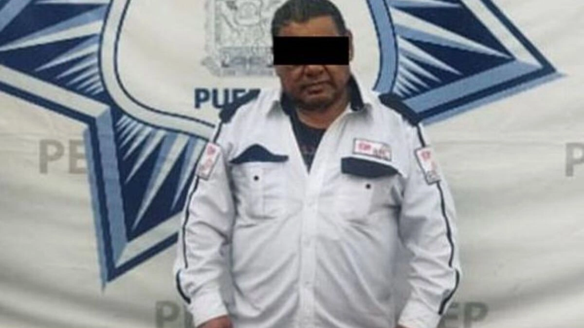 Detienen a hombre que se hacía pasar por escolta en San Andrés Cholula