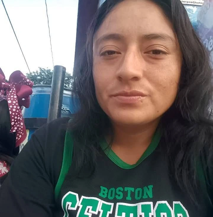 Abigail, una joven de 29 años y de oficio campesina, fue víctima de feminicidio en el municipio de Atlixco. Los principales sospechosos son sus compañeros de trabajo y hay un detenido.