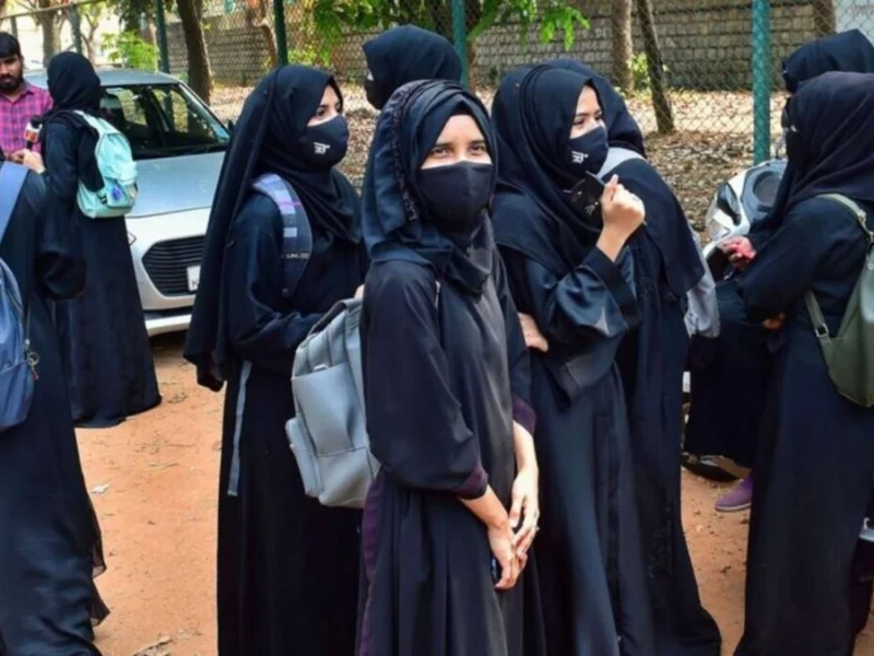 Suspenden ley que castiga a mujeres que no portan su hiyab en Irán