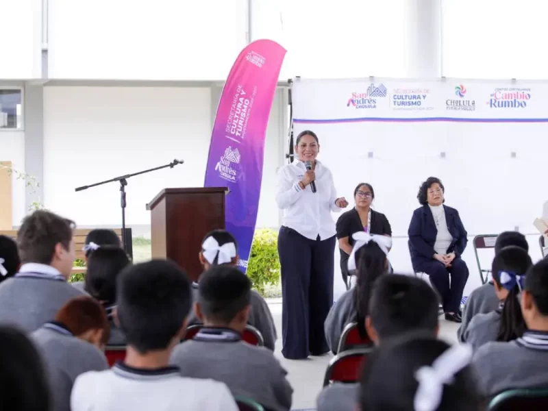 Incentiva Lupita Cuautle hábito de la lectura en niñez de San Andrés Cholula