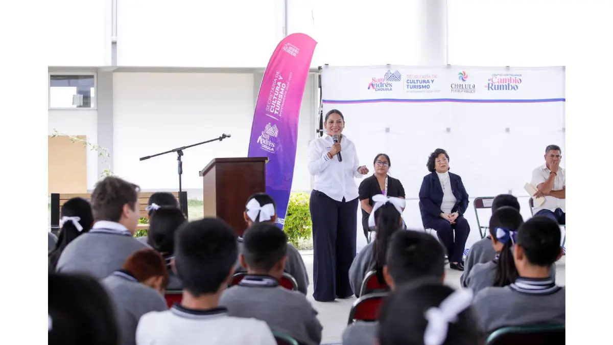 Incentiva Lupita Cuautle hábito de la lectura en niñez de San Andrés Cholula