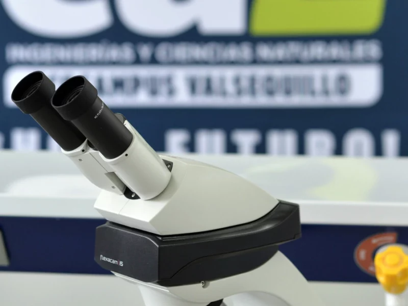 Entrega rectora Lilia Cedillo 50 microscopios para laboratorios en CU2