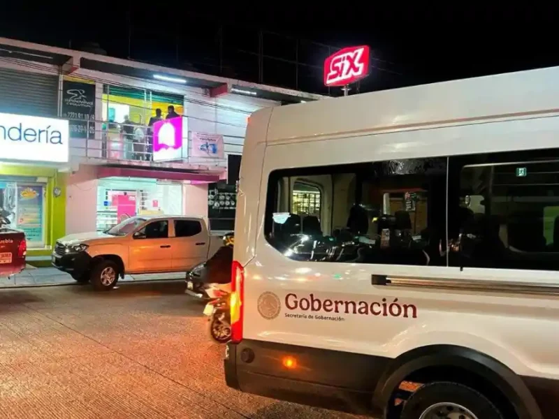 Vehículo en el que trasladaron a los migrantes asegurados en el operativo realizado en Cuautlancingo.