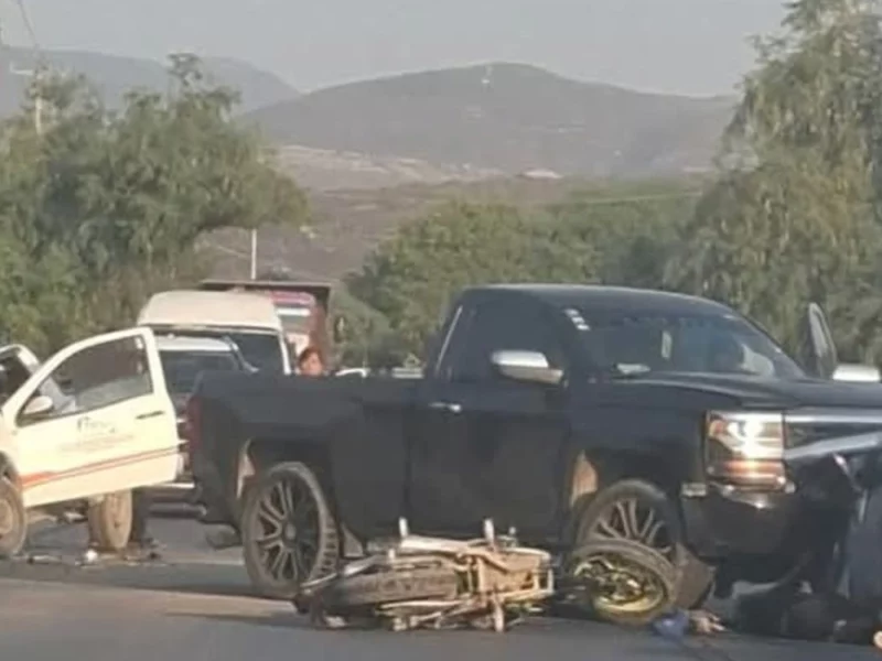 Muere motociclista en carambola a unos metros de su casa, en Tehuacán