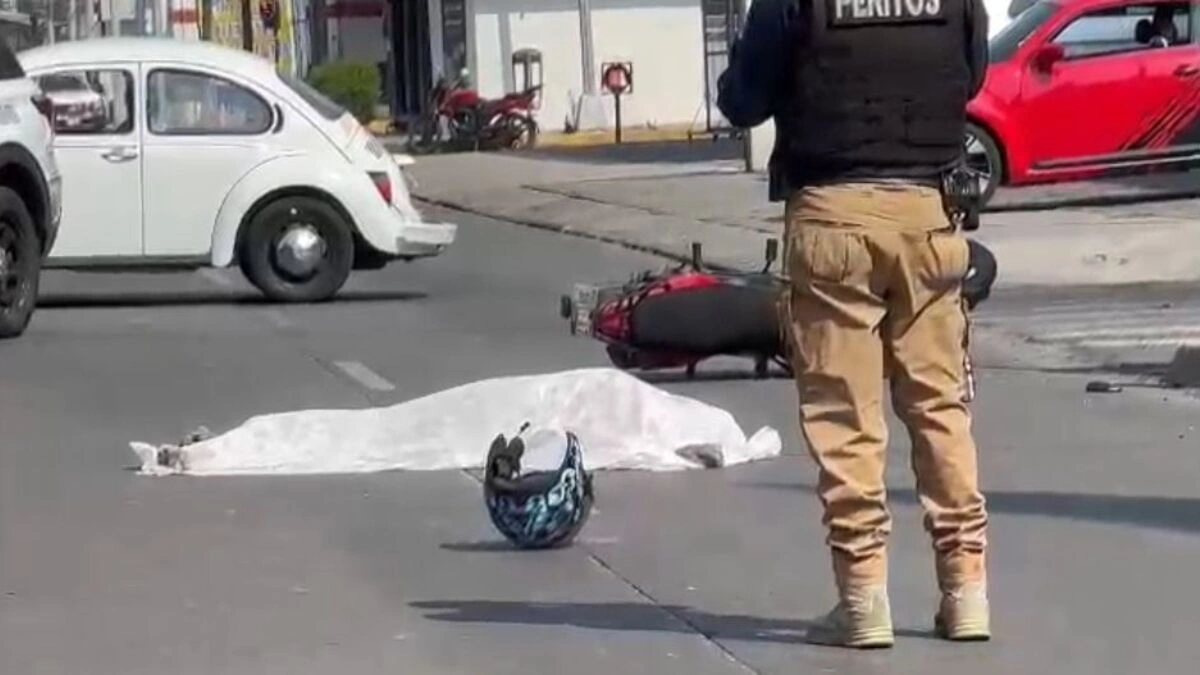 Conductor embiste a motociclistas en el Circuito Juan Pablo ll; la mujer murió