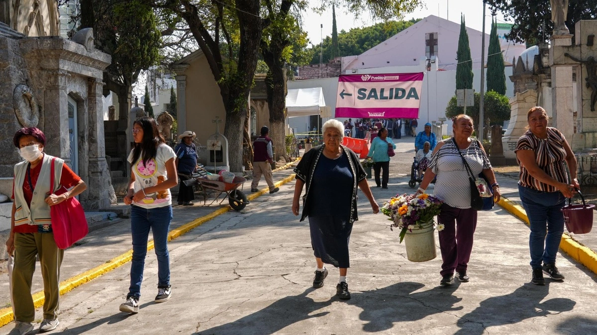 35 mil personas visitaron el Panteón Municipal de Puebla el Día de las Madres  