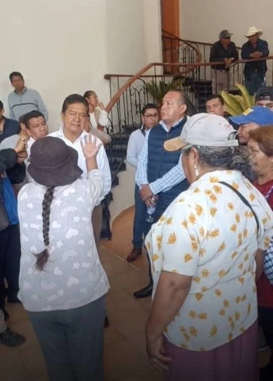 La GN resguarda la zona luego de que pobladores de Tlachichuca corrieron al Concejo Municipal.