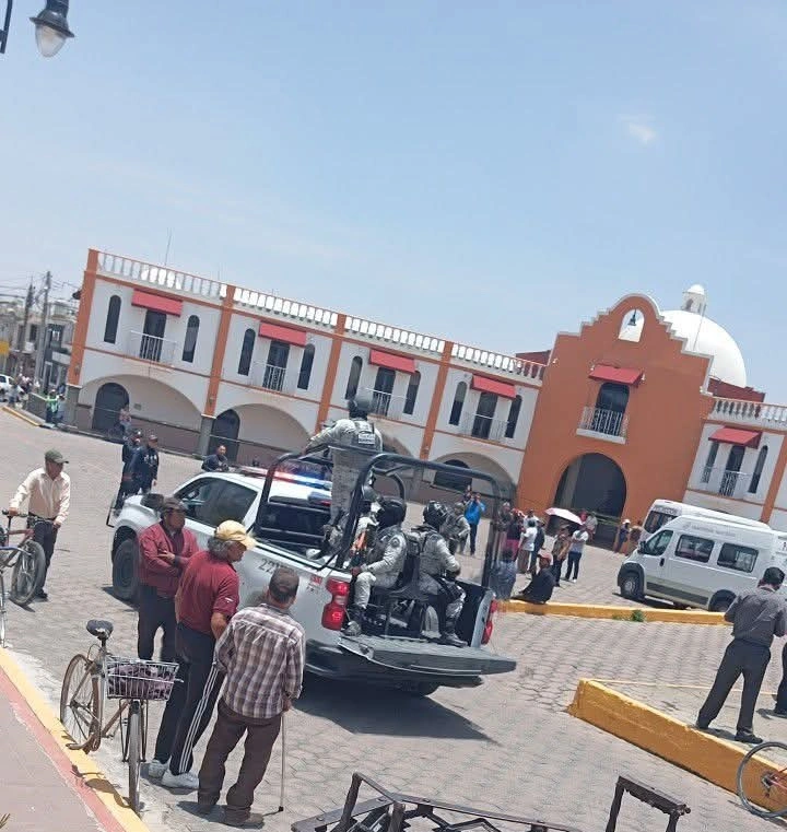 Este jueves, pobladores de Tlachichuca corrieron a los integrantes del Concejo Municipal, cuyo presidente es Carmelo Amador Fuentes Bailón.