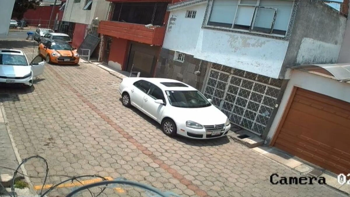 Automovilistas comienzan a estacionarse en privadas para evitar los parquímetros en Puebla 