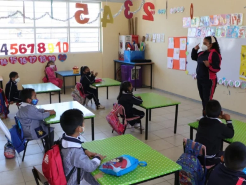 Sheinbaum anuncia aumento salarial del 10% a maestros
