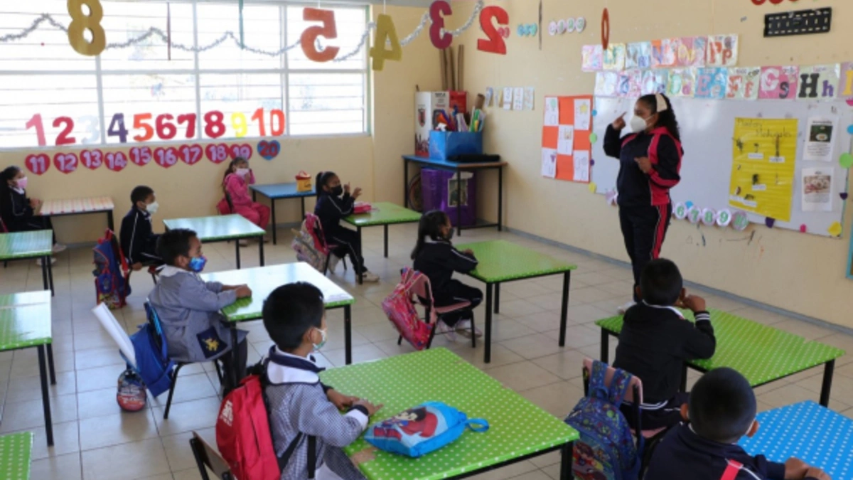 Sheinbaum anuncia aumento salarial del 10% a maestros