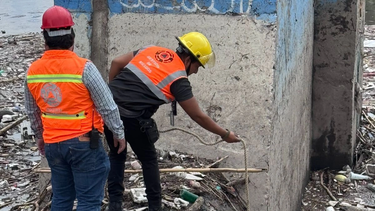 Miden la profundidad del Puente Negro para labores de limpia 
