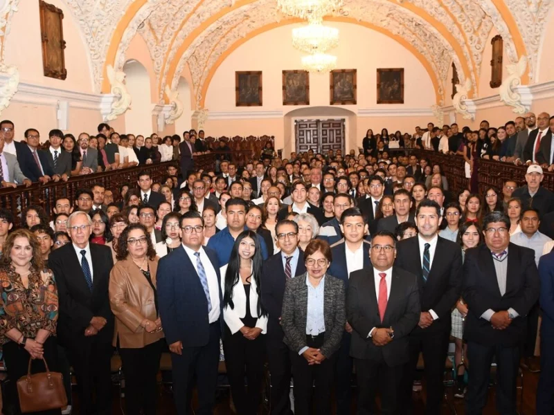 Lilia Cedillo toma protesta al nuevo Consejo Universitario de la BUAP 