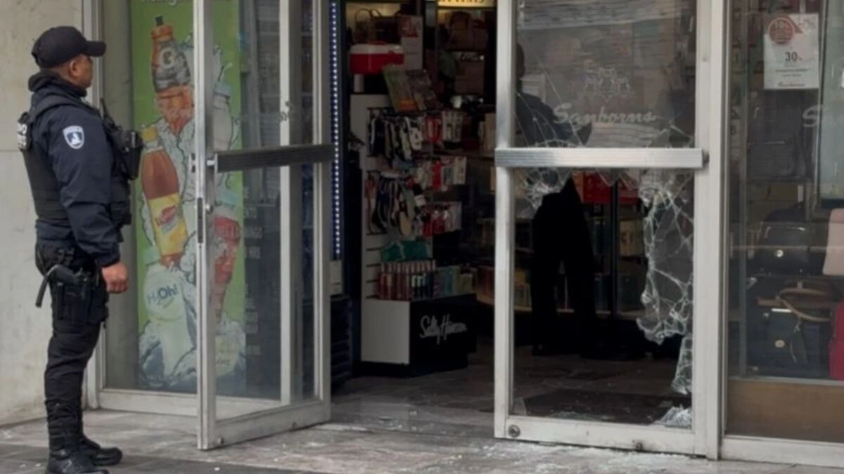 Roban perfumes y joyería de la tienda Sanborns de Centro Histórico de Puebla