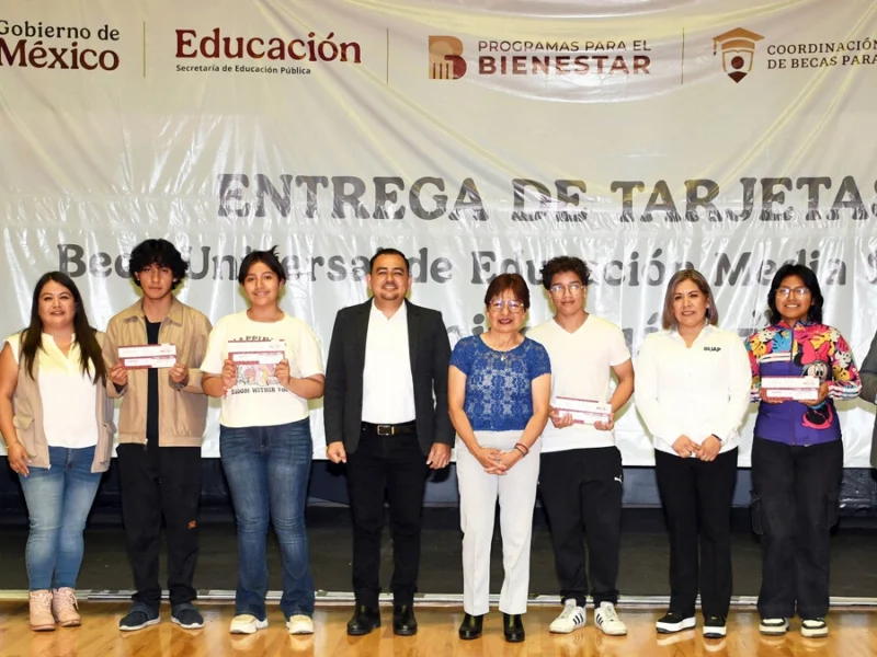 En la BUAP entregan tarjetas de la Beca Universal de Educación Media Superior “Benito Juárez”