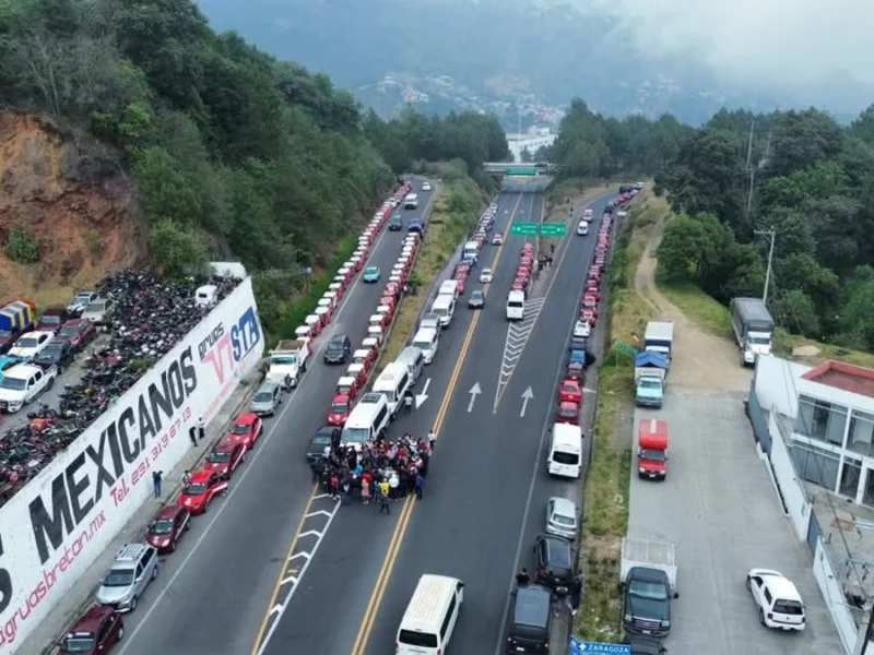 Se manifiestan transportistas adheridos a la Hamotac en Teziutlán