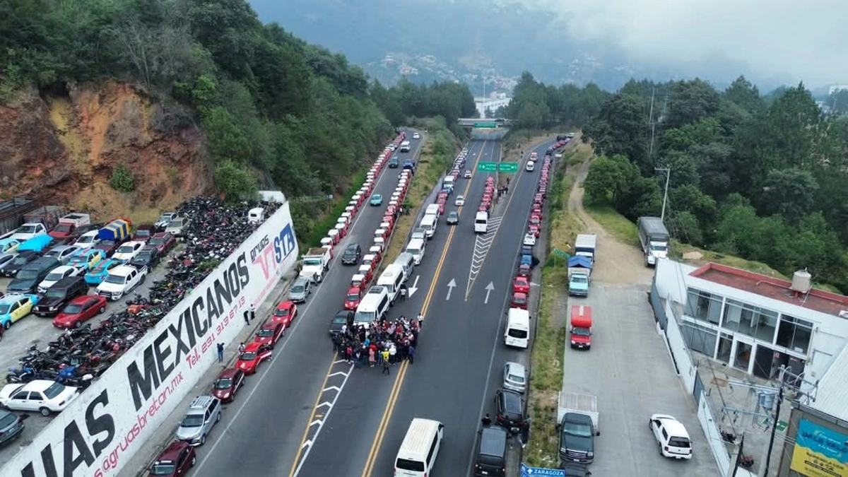 Se manifiestan transportistas adheridos a la Hamotac en Teziutlán