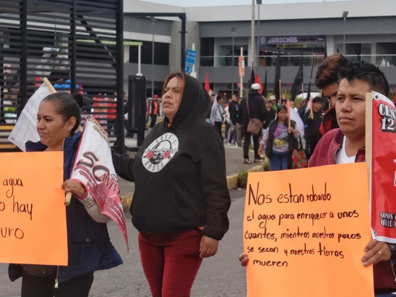 Integrantes de la 28 de Octubre marchan de nuevo en la Vía Atlixcáyotl  