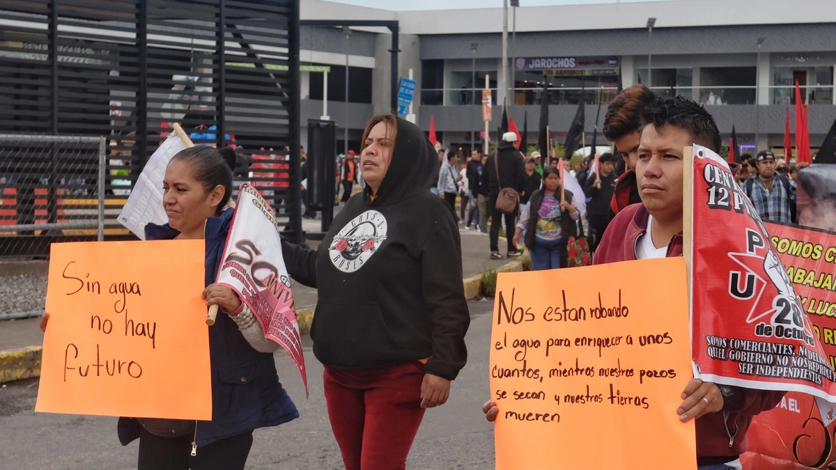 Integrantes de la 28 de Octubre marchan de nuevo en la Vía Atlixcáyotl  