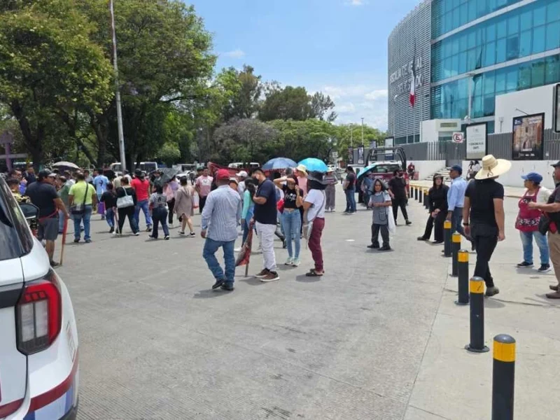 La 28 de Octubre se manifiesta en Fiscalía y desquicia el bulevar 5 de Mayo 