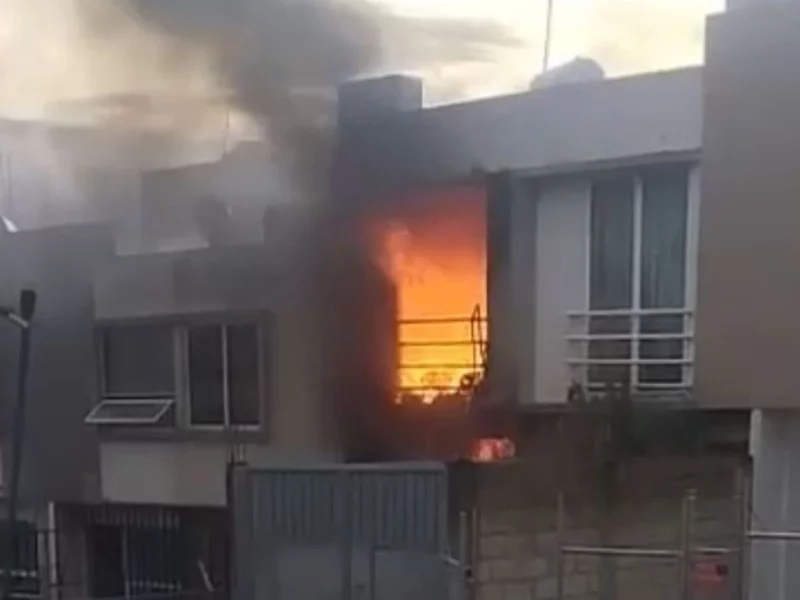 Mueren madre e hija calcinadas durante incendio de una casa en Galaxia Almecatla 