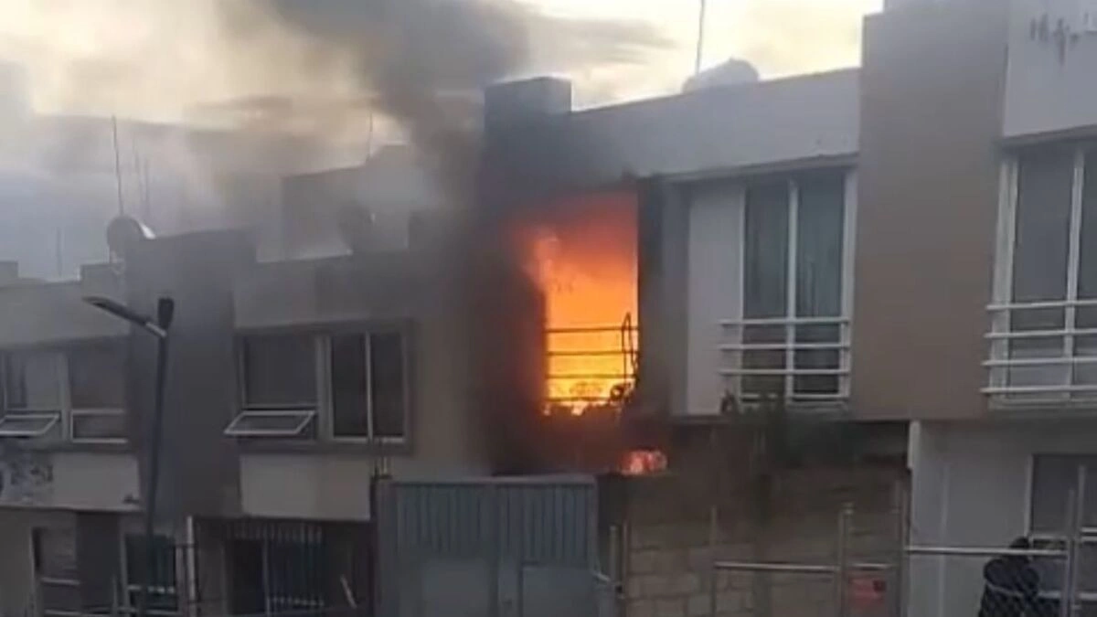 Mueren madre e hija calcinadas durante incendio de una casa en Galaxia Almecatla 