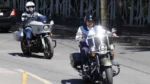 Como biker, Armenta respalda Ley Chaleco; lamenta que la placa vaya solo en el casco 