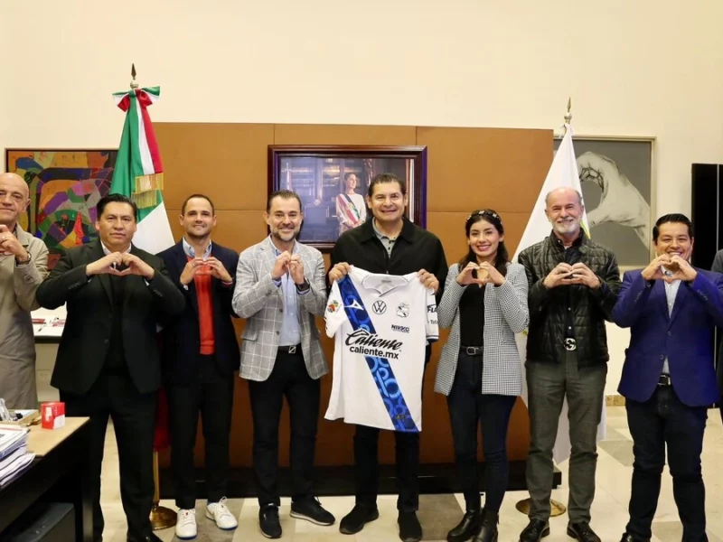 Armenta se reúne con la directiva del Club Puebla 