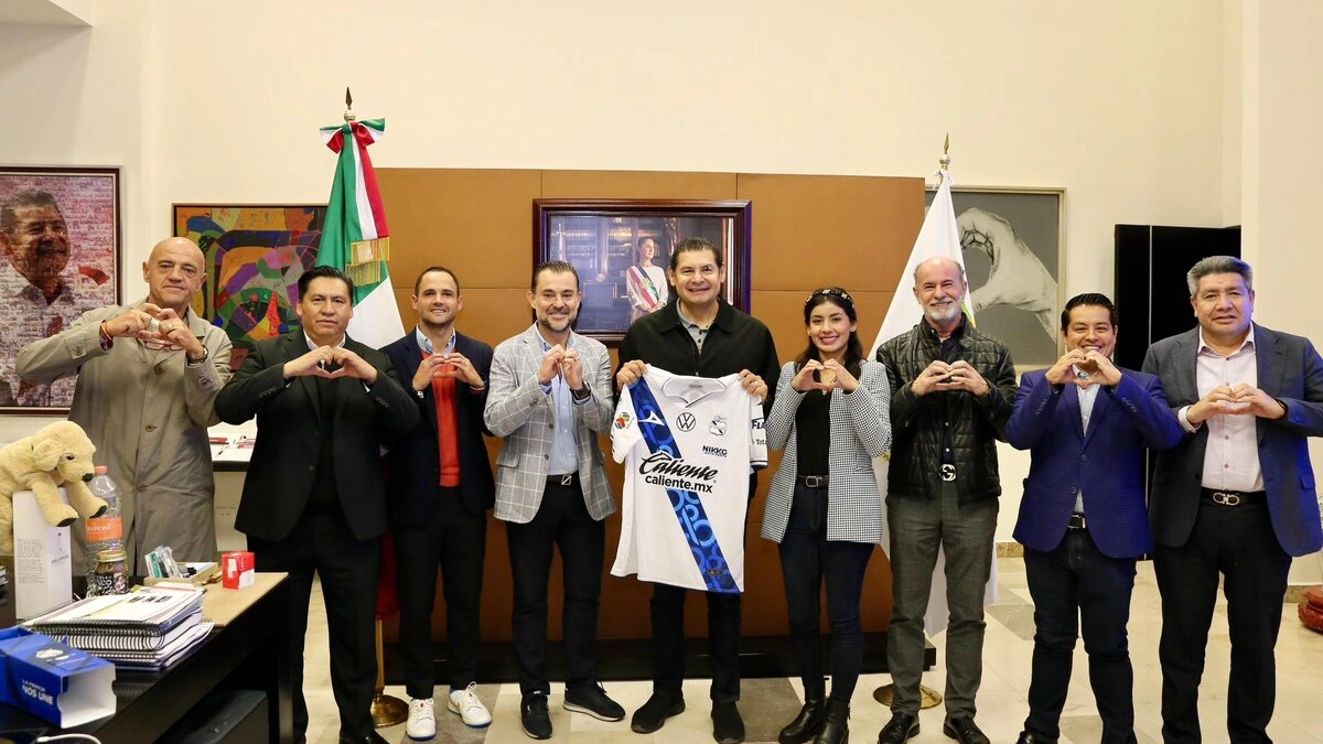 Armenta se reúne con la directiva del Club Puebla 