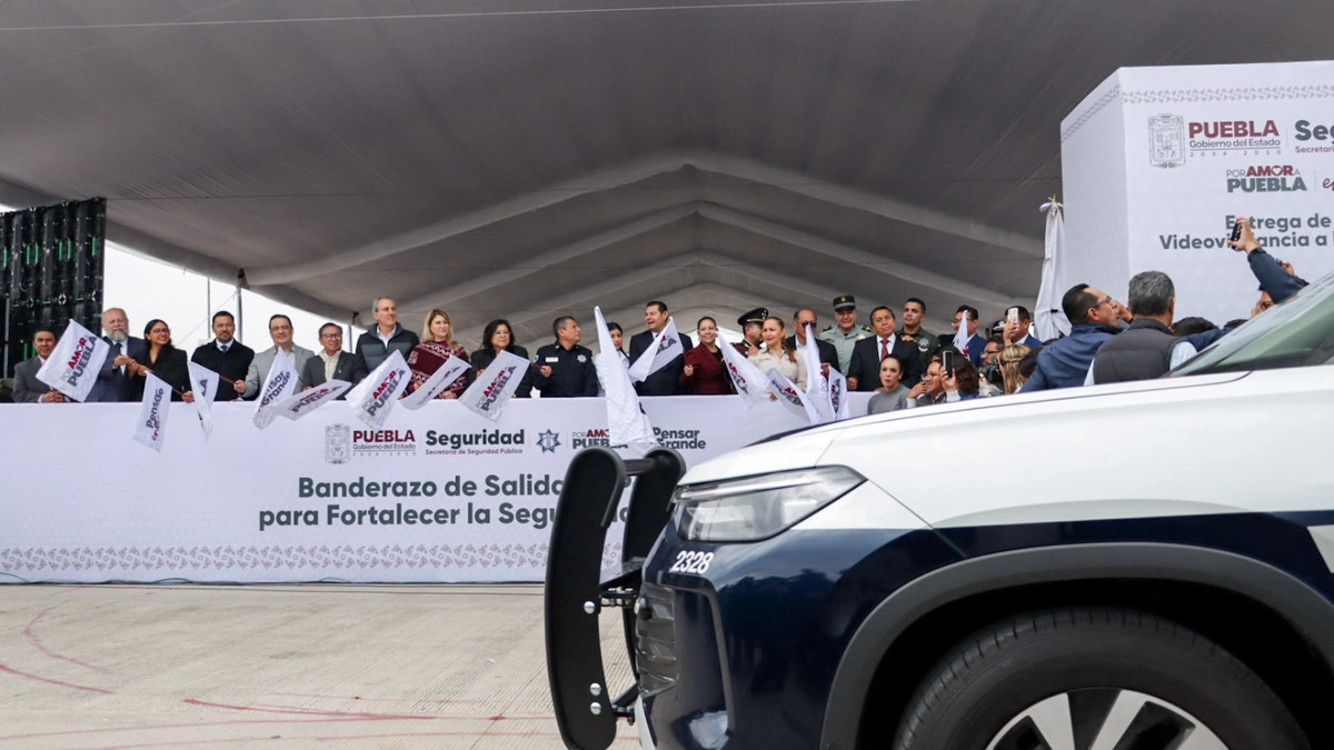 Armenta entrega a la Policía Estatal 100 patrullas Tiguan y 10 torres de vigilancia  