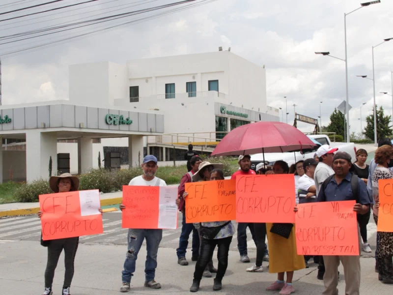 Bloquean la 11 Sur por corte de energía en la colonia 20 de Noviembre 