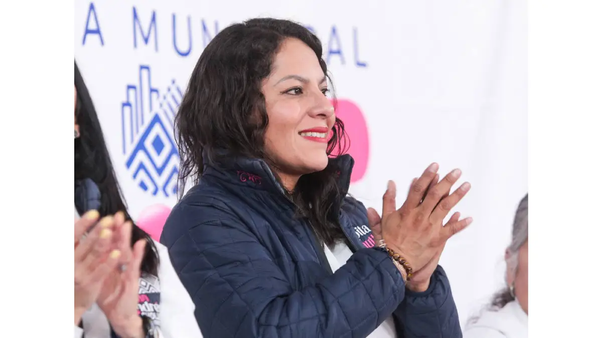 Impulsa Lupita Cuautle el autocuidado con entrega de kits de salud
