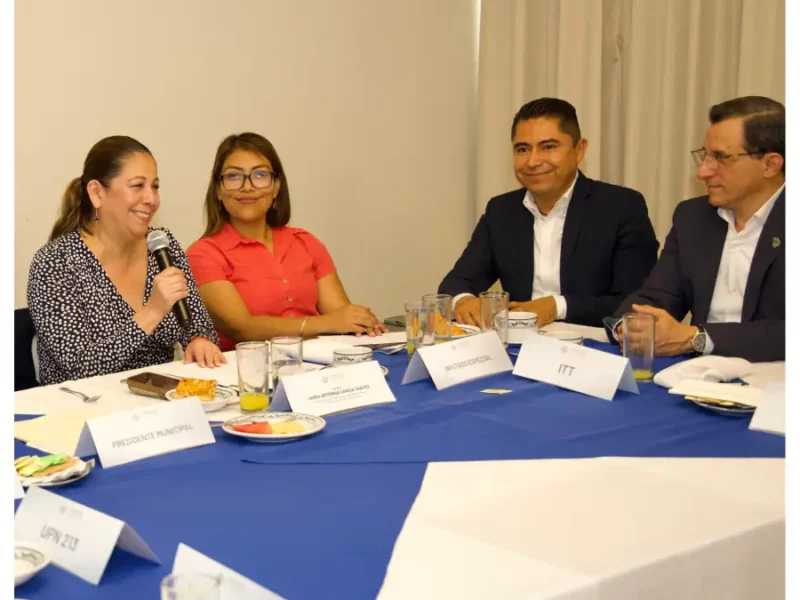 Sostiene Laura Artemisa encuentro con representantes de instituciones de educación superior en Tehuacán
