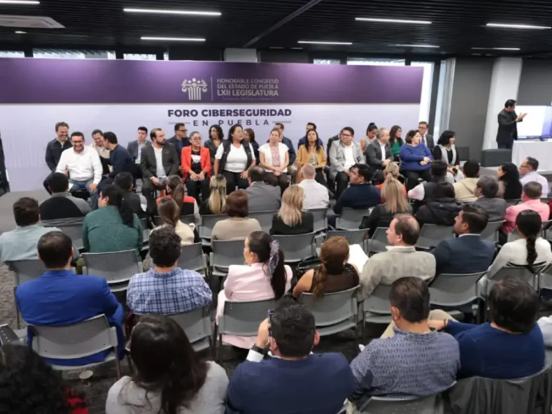 Necesario tipificar ciberasedio para garantizar seguridad y justicia: panelistas en Foro de Divulgación