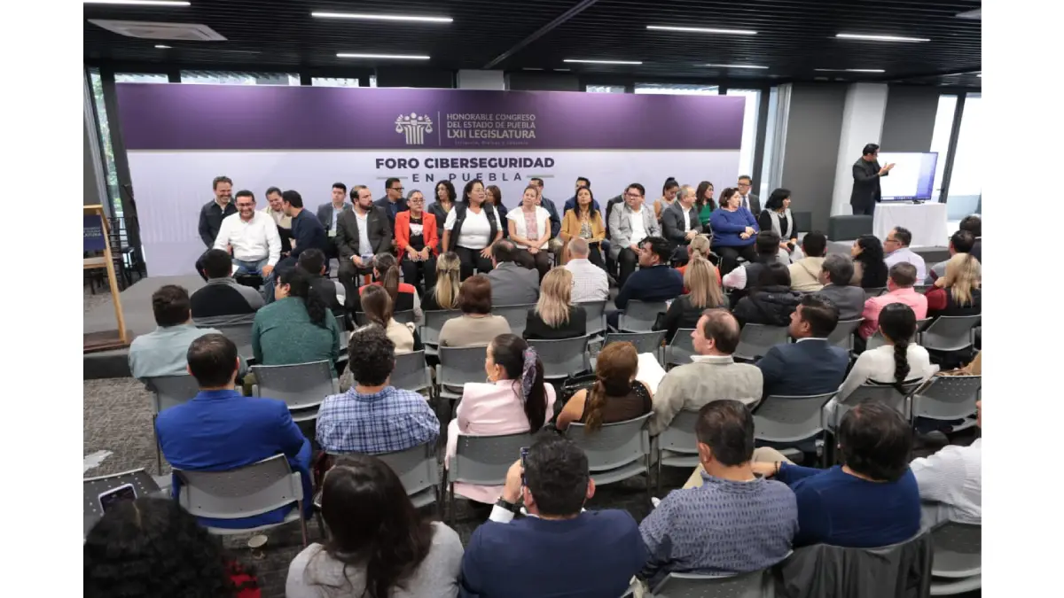 Necesario tipificar ciberasedio para garantizar seguridad y justicia: panelistas en Foro de Divulgación