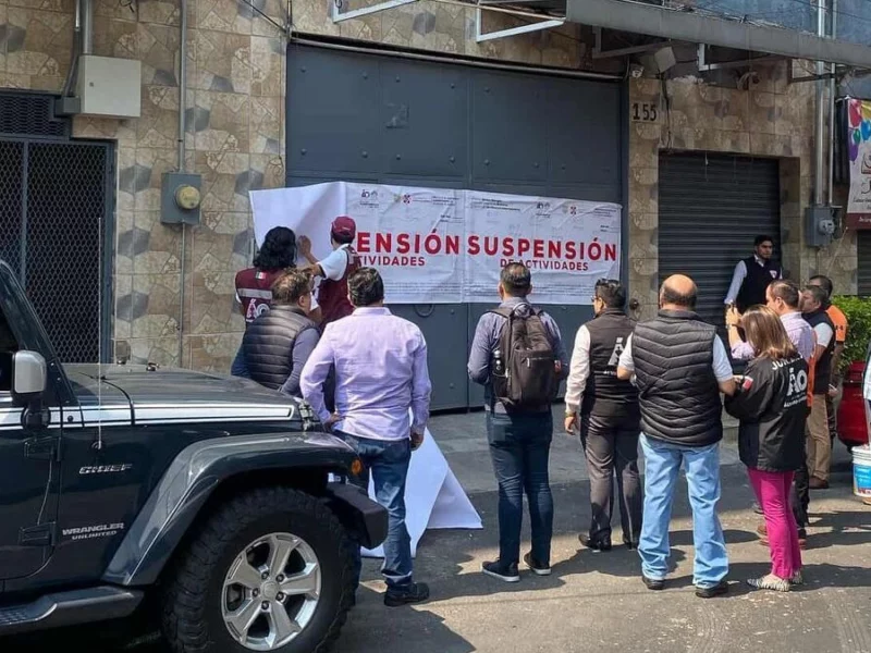 Integrantes de La Garra Norteña resultan heridos tras desplome de montacargas en la CDMX 