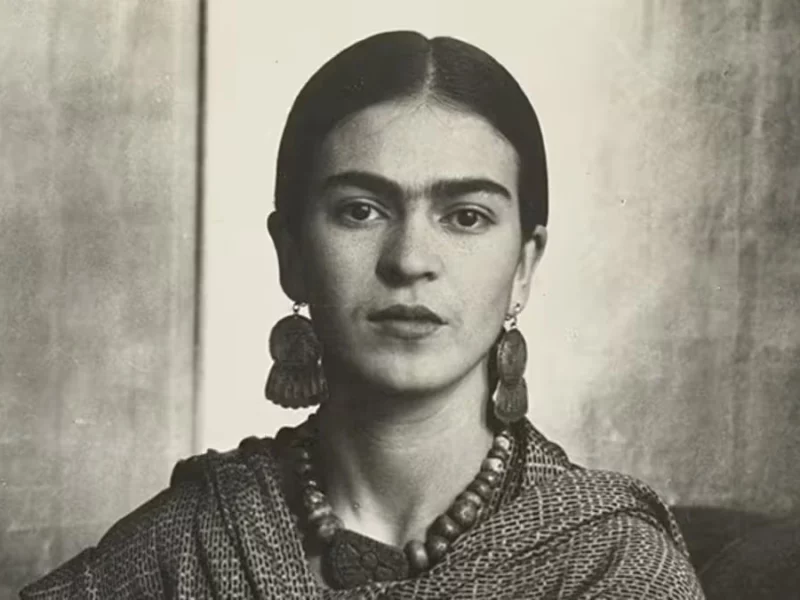 Denuncian robo y venta ilegal de piezas del Museo Frida Kahlo  