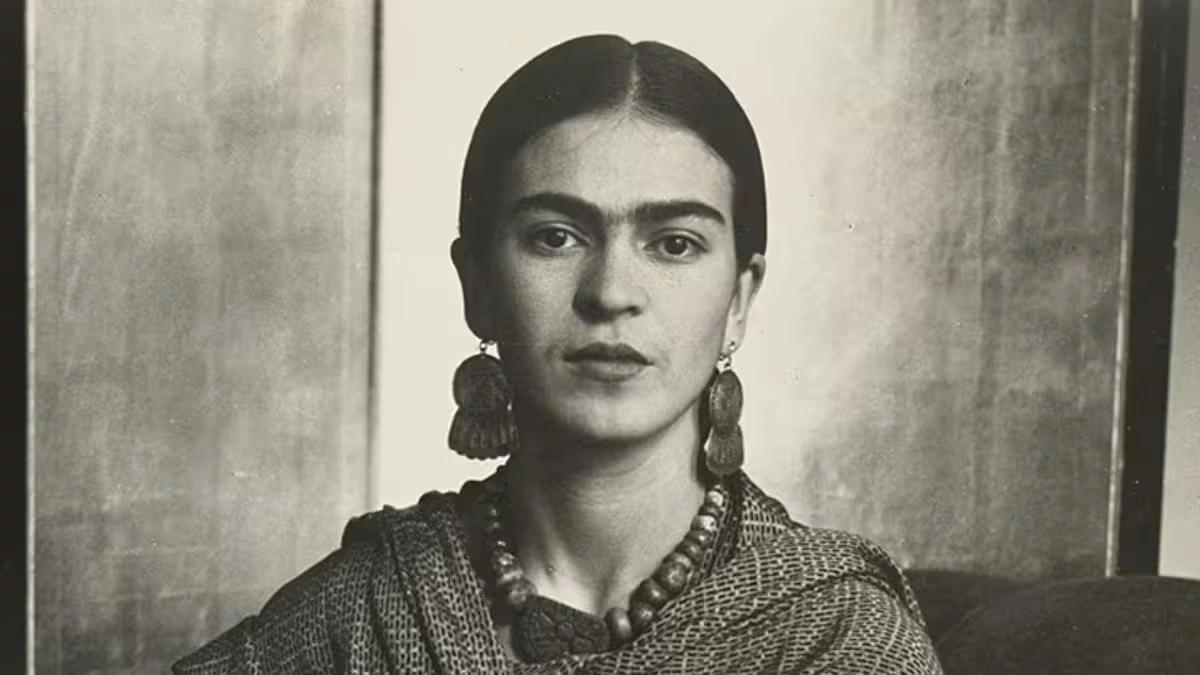 Denuncian robo y venta ilegal de piezas del Museo Frida Kahlo  