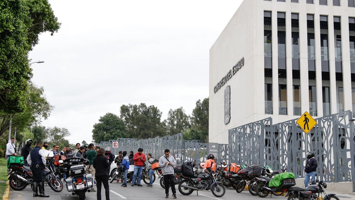 Con el voto del PAN, Congreso de Puebla aprueba la Ley Chaleco 