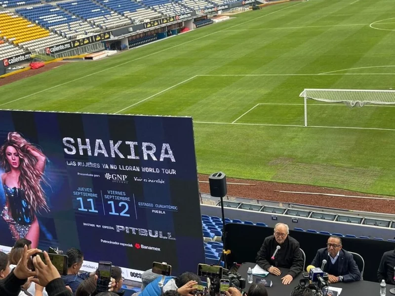 Pitbull podría acompañar a Shakira en su concierto en Puebla 