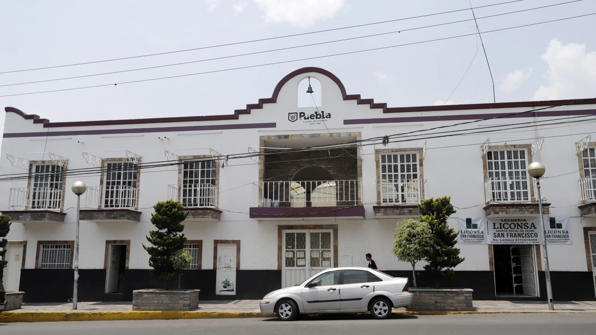 Armenta a favor de convertir a San Francisco Totimehuacan en municipio