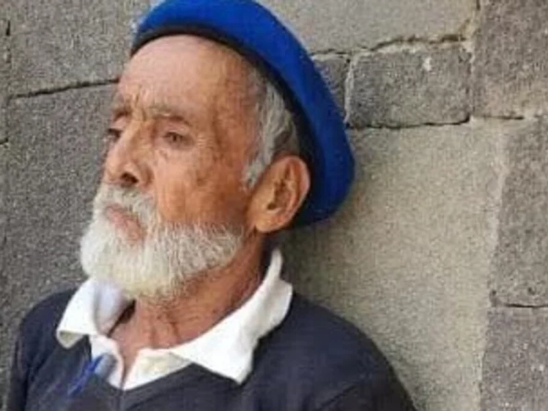 Vecinos de Los Héroes Puebla denuncian a abuelito agresivo, ya apuñaló a un pasajero
