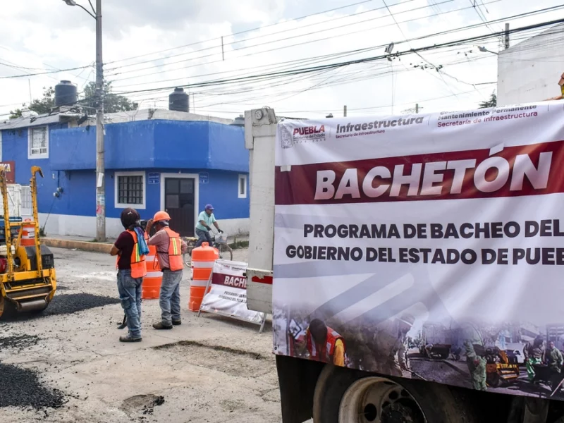 Habilitan línea para reportar baches en Puebla vía WhatsApp